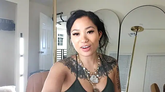 Snapshot of 222goddess444you chatting on February 22, 6:24 am 222goddess444you online show from February 22, 6:24 am