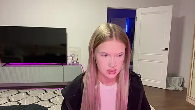 DannSago online show from February 24, 5:00 pm