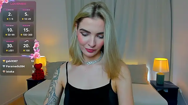 SinLuna  online show from February 19, 9:00 pm