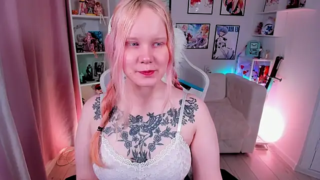 AnnieVibe online show from April 9, 5:40 pm