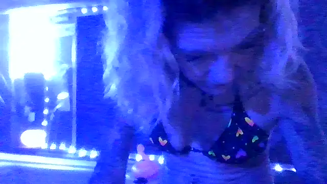 CrystalMaria8 online show from July 21, 7:11 am