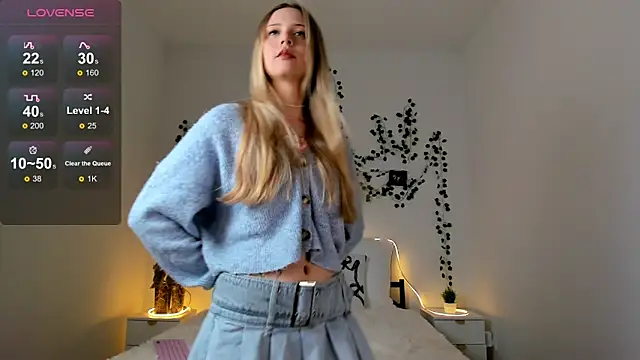 Snapshot of EllyMartinez chatting on February 18, 9:11 pm EllyMartinez online show from February 18, 9:11 pm