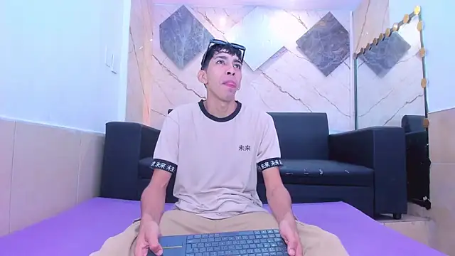 biig boy online show from February 16, 8:05 pm