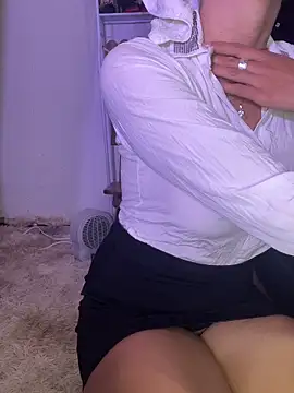 Snapshot of Isabelle_Sara chatting on May 29, 8:51 pm Isabelle Sara online show from May 29, 8:51 pm