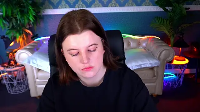 KristiFoxy online show from April 13, 5:24 am