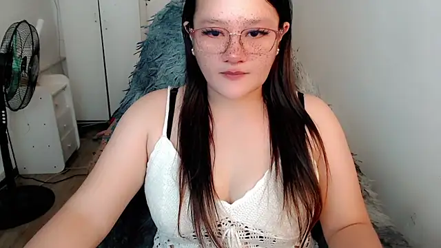 UrLovelyWetPussy online show from March 9, 9:24 am