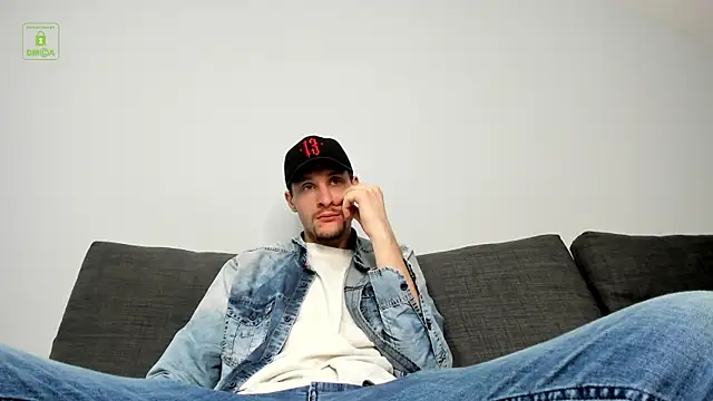 Snapshot of Deymond_Russo chatting on February 22, 5:22 pm Deymond Russo online show from February 22, 5:22 pm