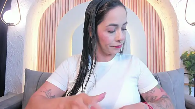 violet scott  online show from June 30, 10:49 am