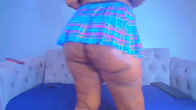 CreamyCurves online show from May 28, 6:21 am