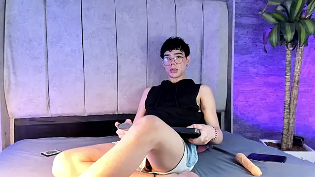 Snapshot of Elbombondelcircuit chatting on February 26, 7:57 pm Elbombondelcircuit online show from February 26, 7:57 pm