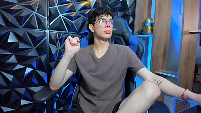 Snapshot of Elbombondelcircuit chatting on March 4, 4:35 pm Elbombondelcircuit online show from March 4, 4:35 pm