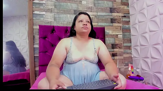 Carolina-Lenon online show from February 6, 6:44 pm