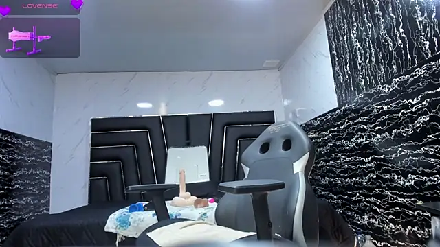 Ladyy Scarlett online show from April 18, 2:48 am