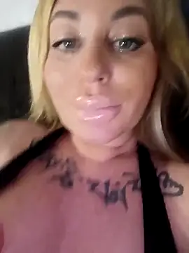 MiaMooly online show from March 17, 4:21 pm