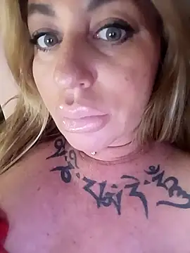 MiaMooly online show from April 17, 5:27 pm