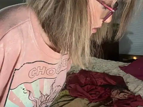 Snapshot of BrookiesLife chatting on February 15, 2:19 am BrookiesLife online show from February 15, 2:19 am