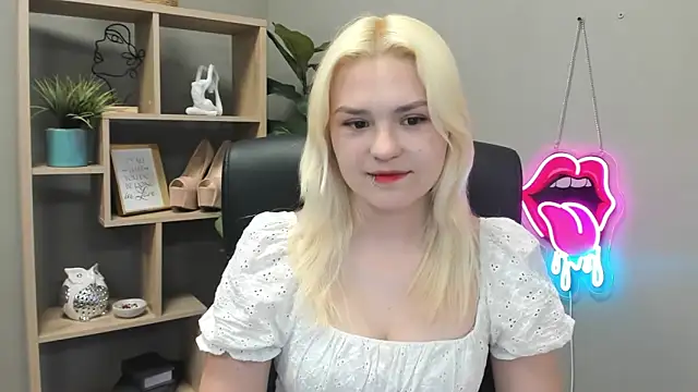 SweetLilyxo online show from May 13, 6:33 am