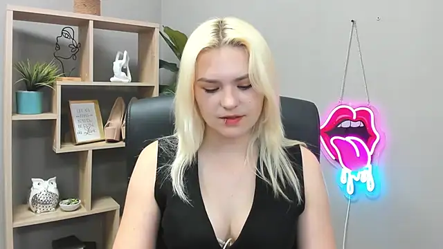 SweetLilyxo online show from May 26, 6:42 am