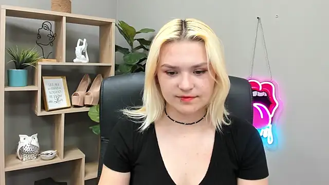 SweetLilyxo online show from June 2, 1:35 pm