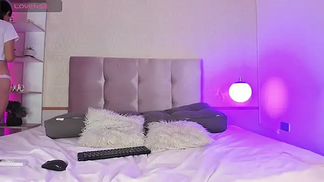 Snapshot of Sweet_Angelinee chatting on March 4, 3:23 am Sweet Angelinee online show from March 4, 3:23 am