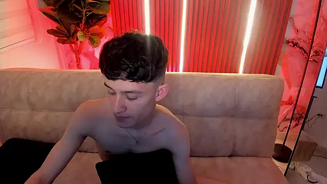 Snapshot of Patrick_Howland_ chatting on February 2, 11:36 pm Patrick Howland online show from February 2, 11:36 pm