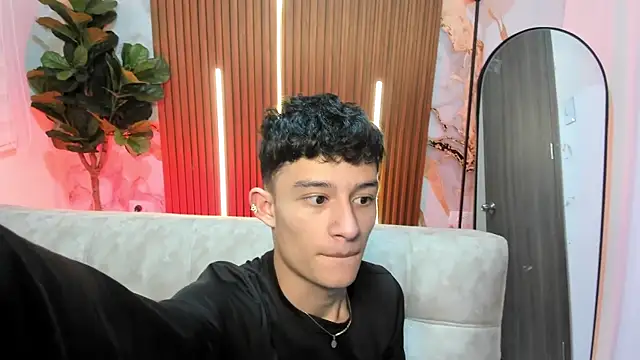 Snapshot of Patrick_Howland_ chatting on February 14, 3:36 am Patrick Howland online show from February 14, 3:36 am