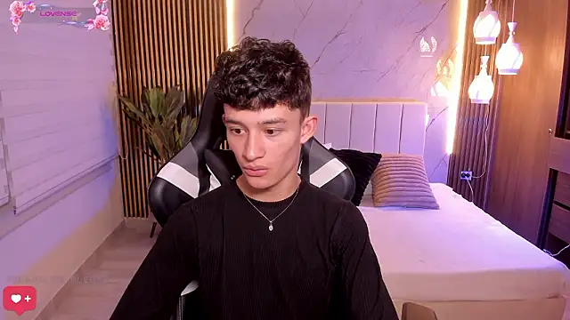 Snapshot of Patrick_Howland_ chatting on February 24, 3:59 am Patrick Howland online show from February 24, 3:59 am