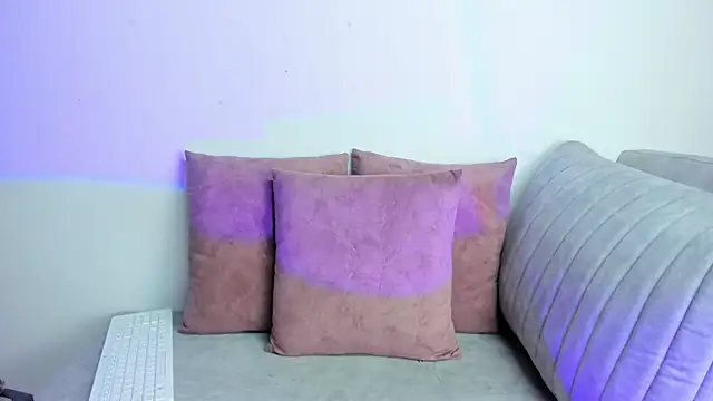 PamelaQueen  online show from April 8, 5:46 pm