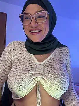 Snapshot of Amira-Awhada chatting on April 16, 9:39 pm Amira-Awhada online show from April 16, 9:39 pm