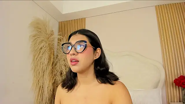 rebeca taylor online show from April 5, 12:35 pm