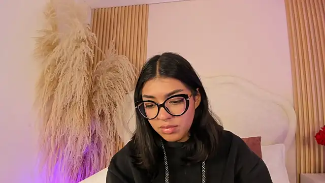 rebeca taylor online show from April 18, 3:27 pm