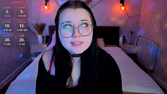 Kira G0ld online show from May 31, 8:32 am