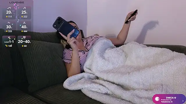 Snapshot of ViolettBaby chatting on June 20, 2:58 am ViolettBaby online show from June 20, 2:58 am