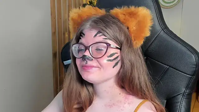 Snapshot of ChloeHalses chatting on February 10, 6:12 pm ChloeHalses online show from February 10, 6:12 pm