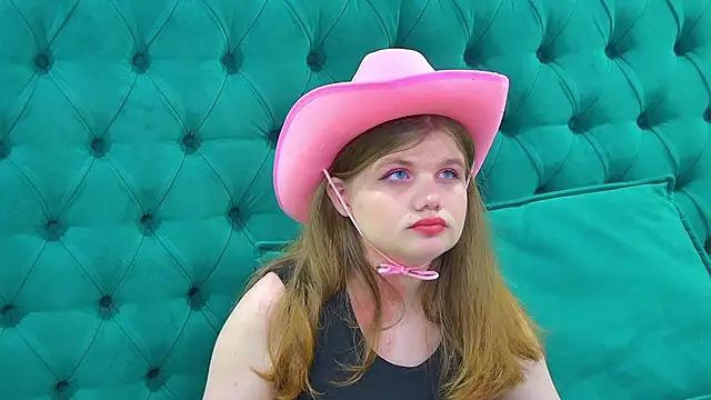 ChloeHalses online show from June 20, 5:05 pm