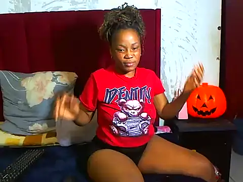 Lindabee34 online show from February 24, 7:34 pm