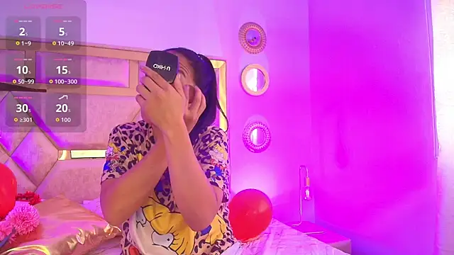 Snapshot of Emma_Sanz__ chatting on February 12, 12:33 pm Emma Sanz online show from February 12, 12:33 pm