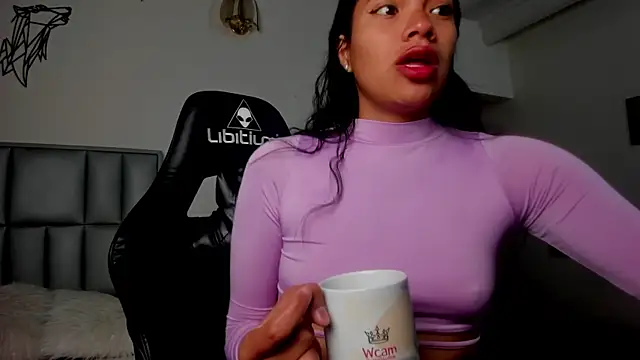 Julieta Parker online show from April 22, 4:15 am