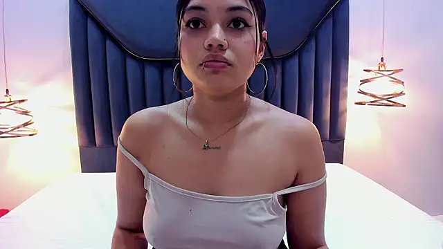 Snapshot of EmilyKartters chatting on March 3, 12:00 pm EmilyKartters online show from March 3, 12:00 pm