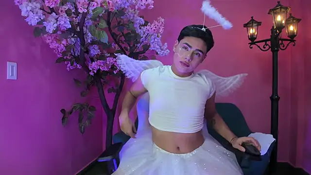 Snapshot of FemNoa chatting on February 7, 3:54 am FemNoa online show from February 7, 3:54 am