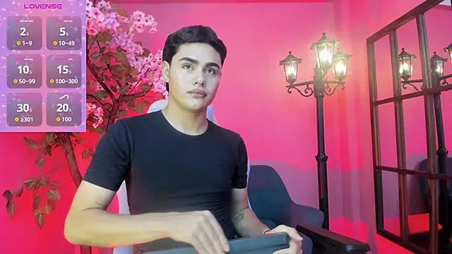 Snapshot of FemNoa chatting on February 11, 7:19 pm FemNoa online show from February 11, 7:19 pm