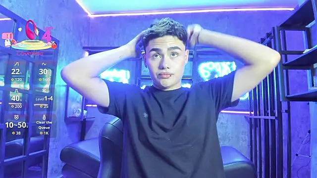 Snapshot of FemNoa chatting on February 16, 8:05 pm FemNoa online show from February 16, 8:05 pm