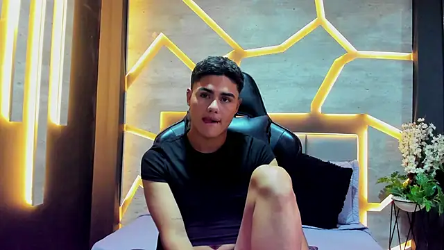 Snapshot of FemNoa chatting on February 18, 5:31 pm FemNoa online show from February 18, 5:31 pm