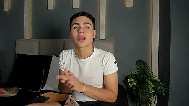 Snapshot of FemNoa chatting on March 3, 1:17 pm FemNoa online show from March 3, 1:17 pm