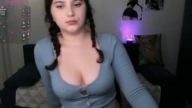 chloe dashh online show from March 9, 7:18 pm