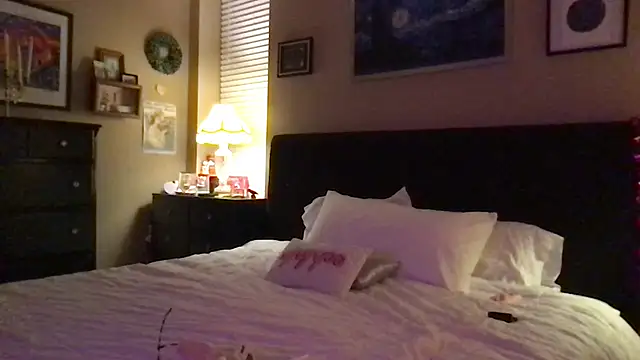 Snapshot of mooviebaby chatting on February 8, 2:15 am mooviebaby online show from February 8, 2:15 am