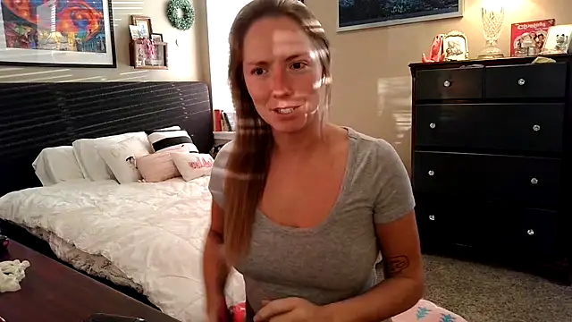 Snapshot of mooviebaby chatting on February 13, 10:50 pm mooviebaby online show from February 13, 10:50 pm