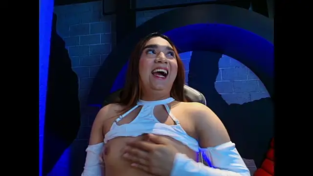 Snapshot of TSExoticFuck chatting on February 7, 3:32 am TSExoticFuck online show from February 7, 3:32 am