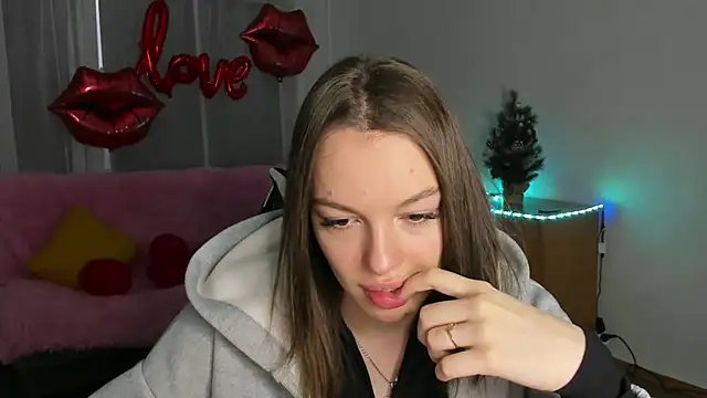 CandyGyrl online show from February 18, 1:23 am