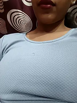 komalsharma99 online show from May 6, 3:06 pm